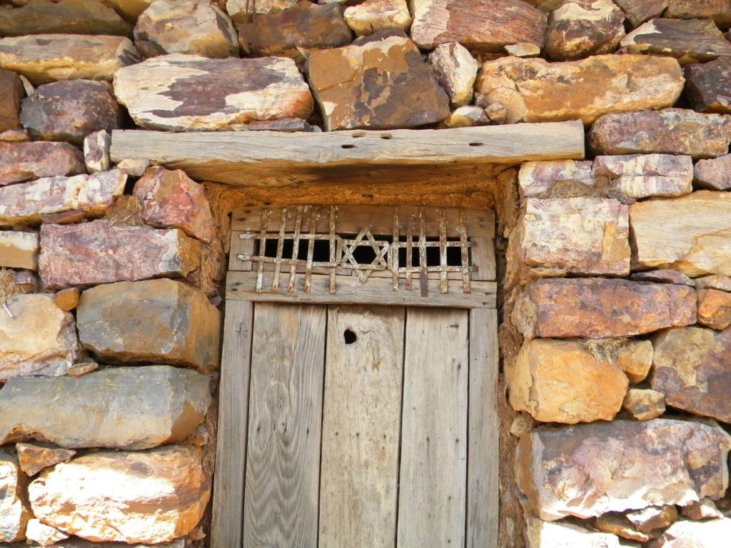 Ynagogue in tigre ari greenspan