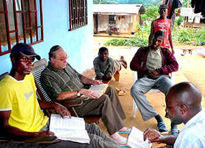 Rabbi Gerald Sussman teaches a class photo by Serge Etele