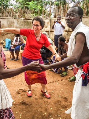 Kulanu volunteer Lucy and friends dancing, Kenya 2015